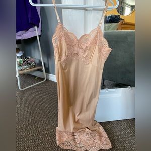 vintage pink slip dress 💘